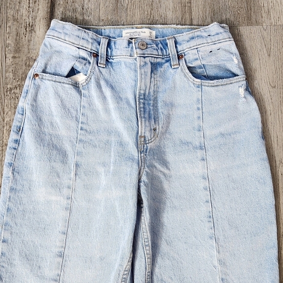 Abercrombie & Fitch The 90s Straight Ultra High Rise Jeans - Picture 6 of 13